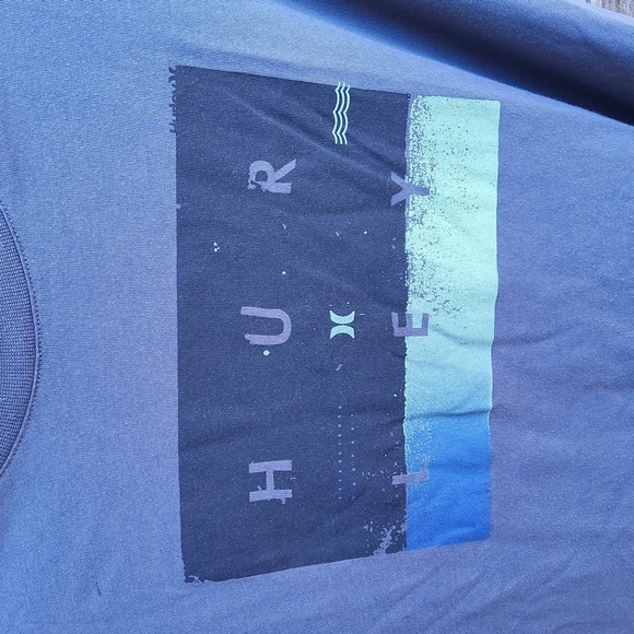 Hurley blue short sleeved shirt size small - Picture 2 of 3